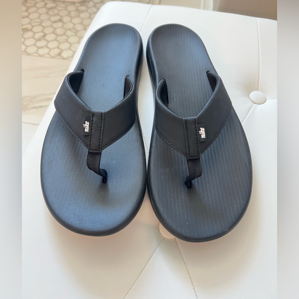 NIKE Black Men's Mules flip flops.